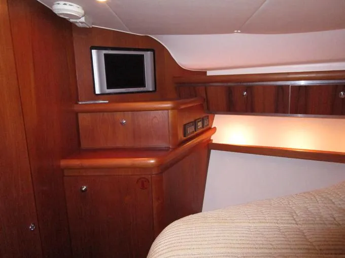 50/50 Yacht Photos Pics Owners Cabin to Port