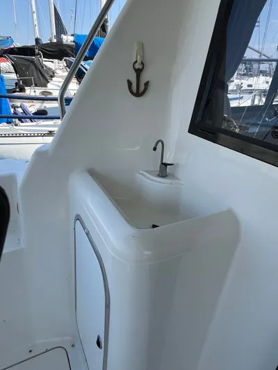  Yacht Photos Pics Bayliner 3788 Command Bridge Motoryacht 1996, featuring a compact onboard sink area.