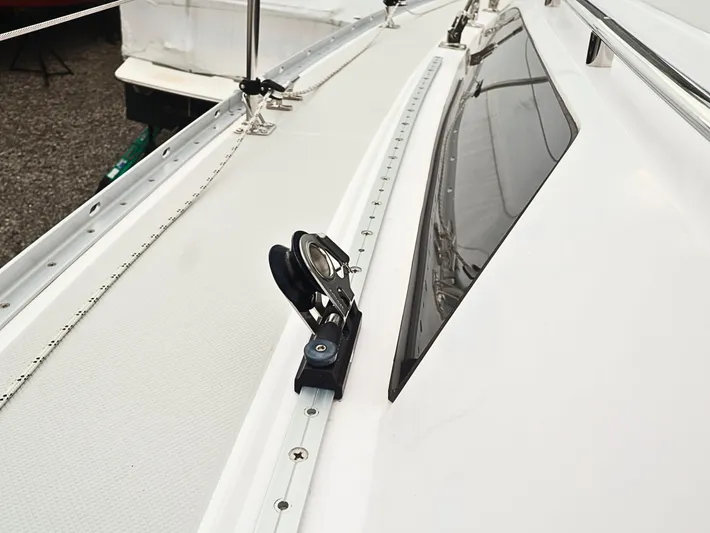  Yacht Photos Pics Catalina C355 sailboat deck, 2021 model, featuring sleek design and modern fittings.