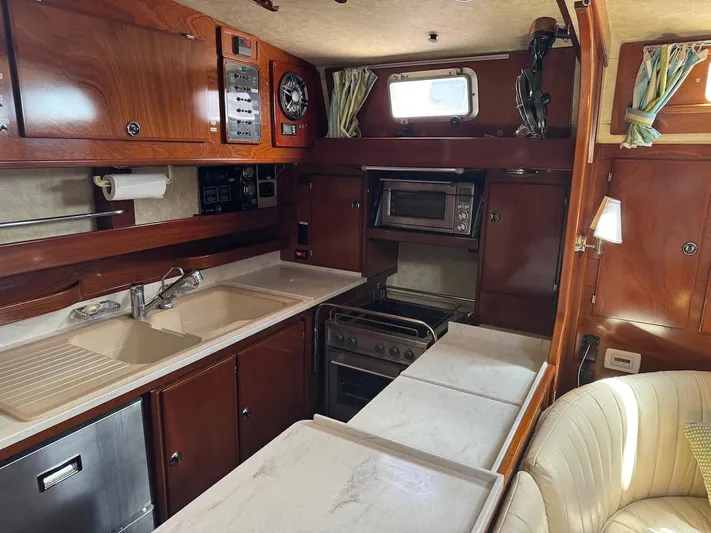 Rascal Yacht Photos Pics 