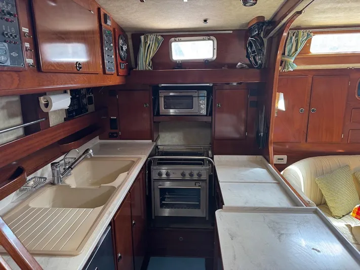 Rascal Yacht Photos Pics 