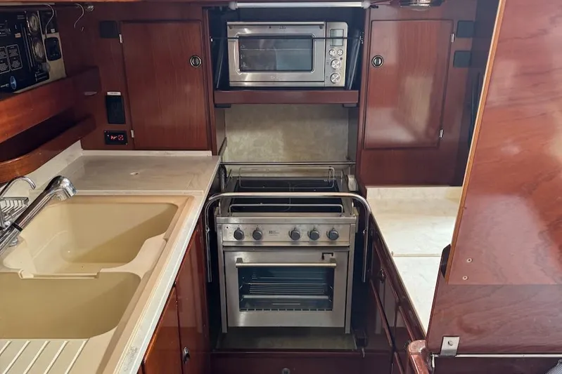 Rascal Yacht Photos Pics 