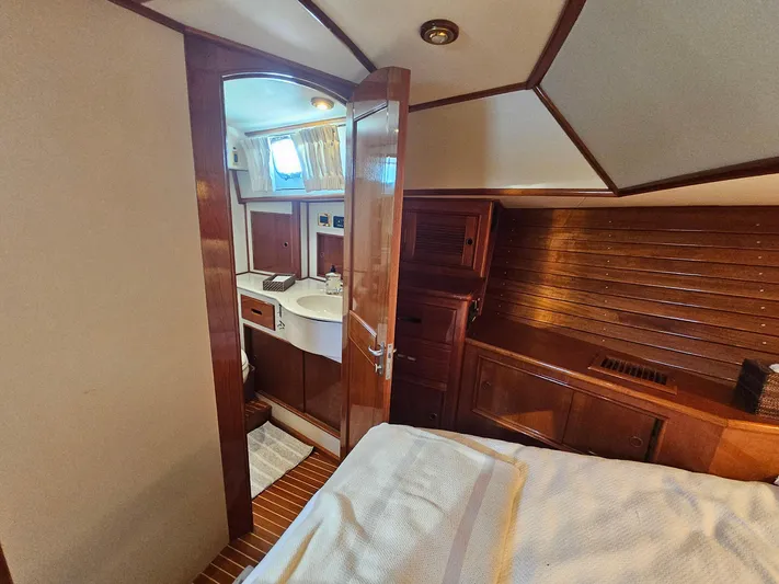 Ballena Yacht Photos Pics 