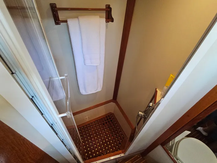 Ballena Yacht Photos Pics 