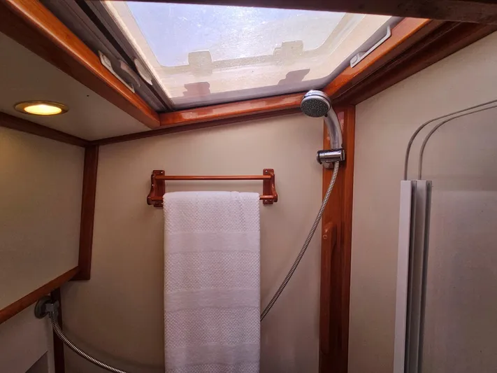 Ballena Yacht Photos Pics 