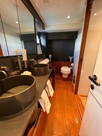  Yacht Photos Pics Bluegame bgx70