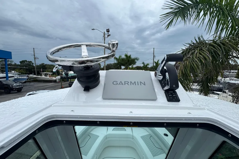  Yacht Photos Pics 2026 Blackfin 262 HB boat helm with Garmin navigation system, steering wheel, and throttle control.