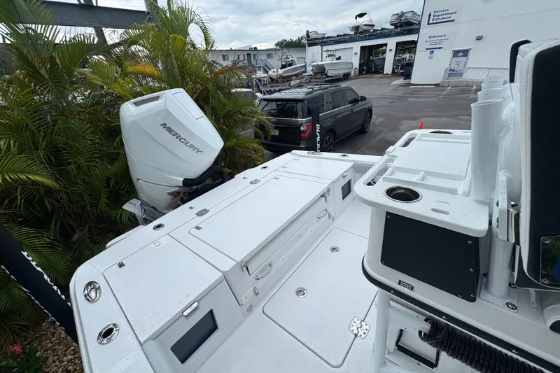  Yacht Photos Pics 2026 Blackfin 262 HB boat with Mercury engine in a marina setting.