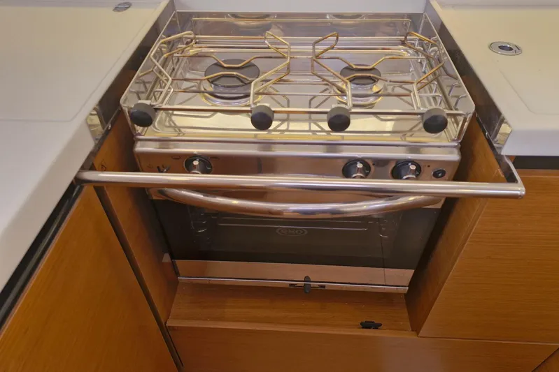 Dreamcatcher II Yacht Photos Pics Stainless steel stove in 2019 Jeanneau Sun Odyssey 440 yacht kitchen.