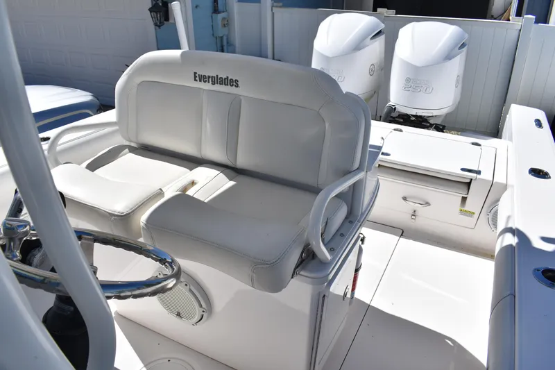  Yacht Photos Pics 2018 Everglades 273 Center Console boat with dual Yamaha 250 engines, white seating.