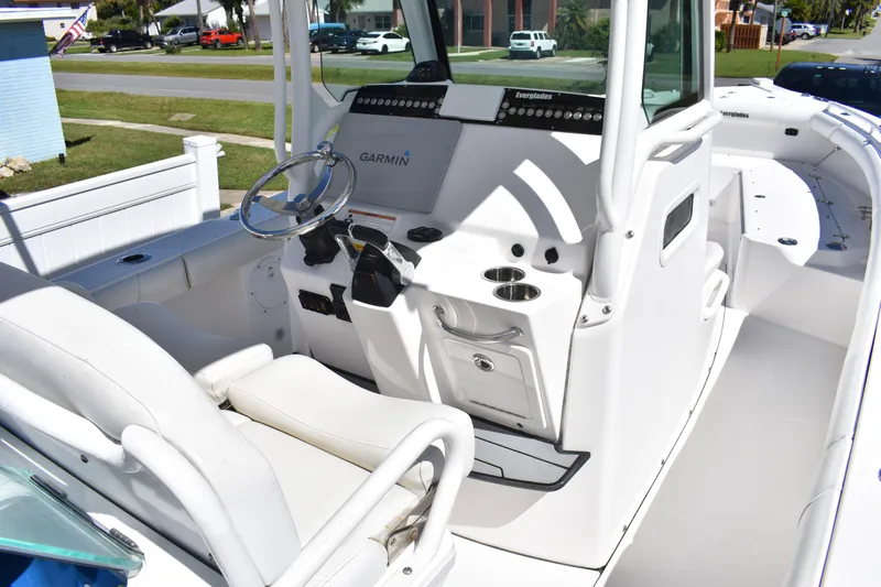  Yacht Photos Pics 2018 Everglades 273 Center Console boat interior with steering wheel and Garmin display.
