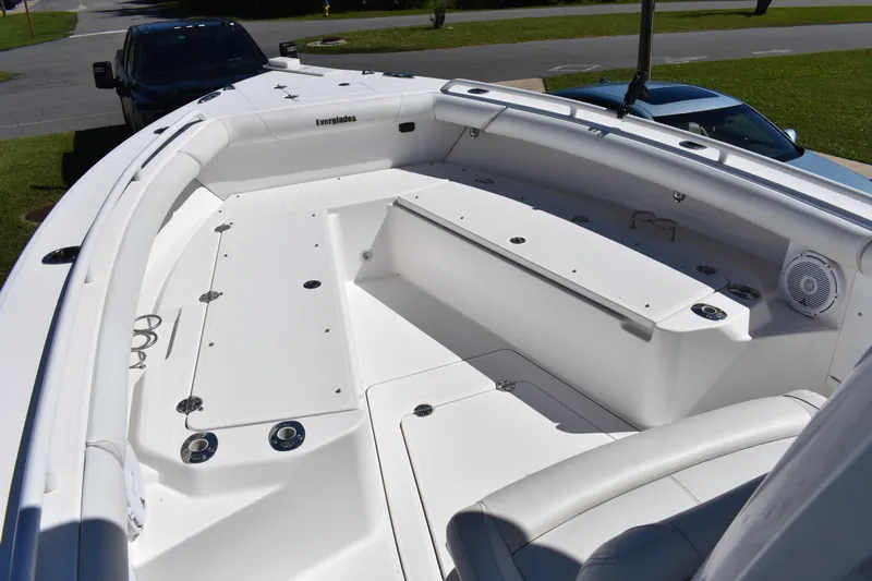  Yacht Photos Pics 2018 Everglades 273 Center Console boat interior with spacious seating and modern design.