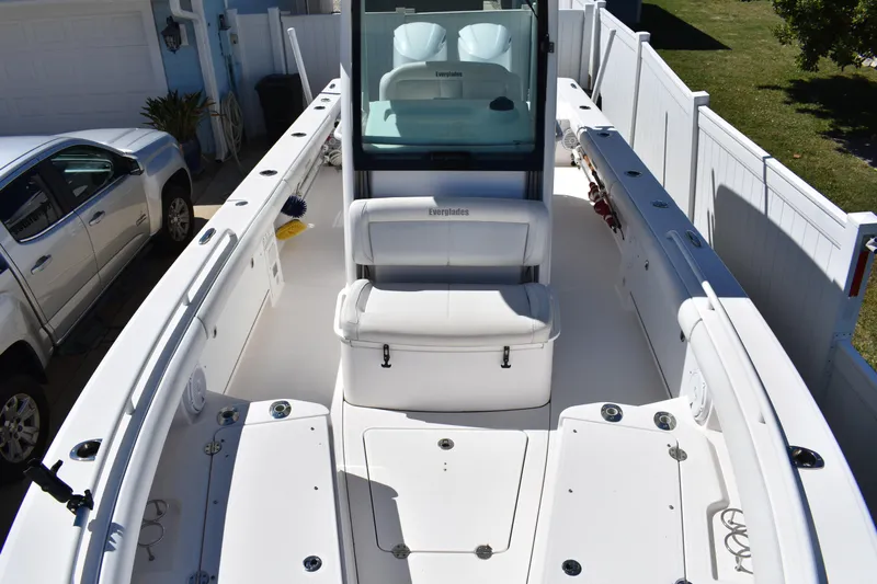  Yacht Photos Pics 2018 Everglades 273 Center Console boat with spacious deck and seating.