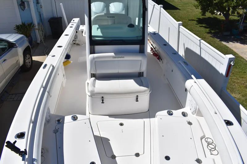  Yacht Photos Pics 2018 Everglades 273 Center Console boat with spacious deck and seating.