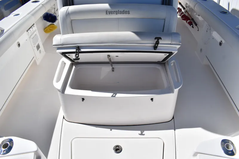  Yacht Photos Pics 2018 Everglades 273 Center Console boat with open storage compartment.