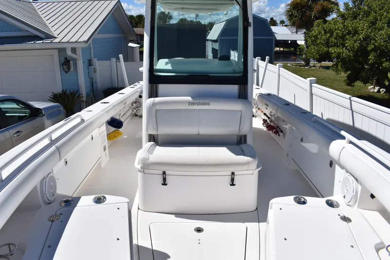  Yacht Photos Pics 2018 Everglades 273 Center Console boat with spacious seating and storage.