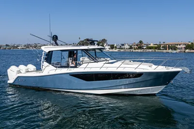 Boston Whaler 405 Conquest