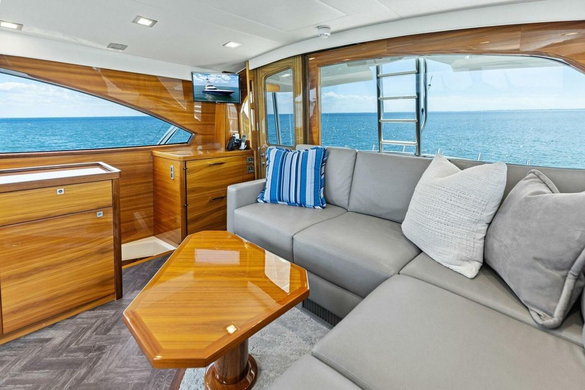 2023 Viking 72 