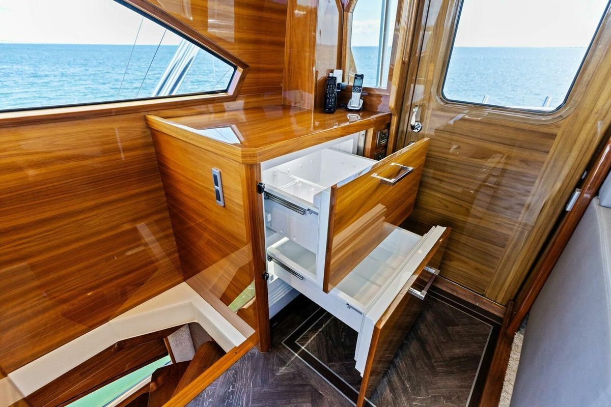 2023 Viking 72 