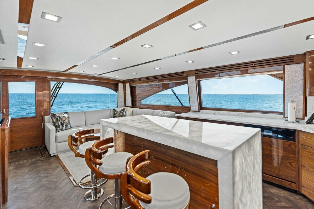 2023 Viking 72 