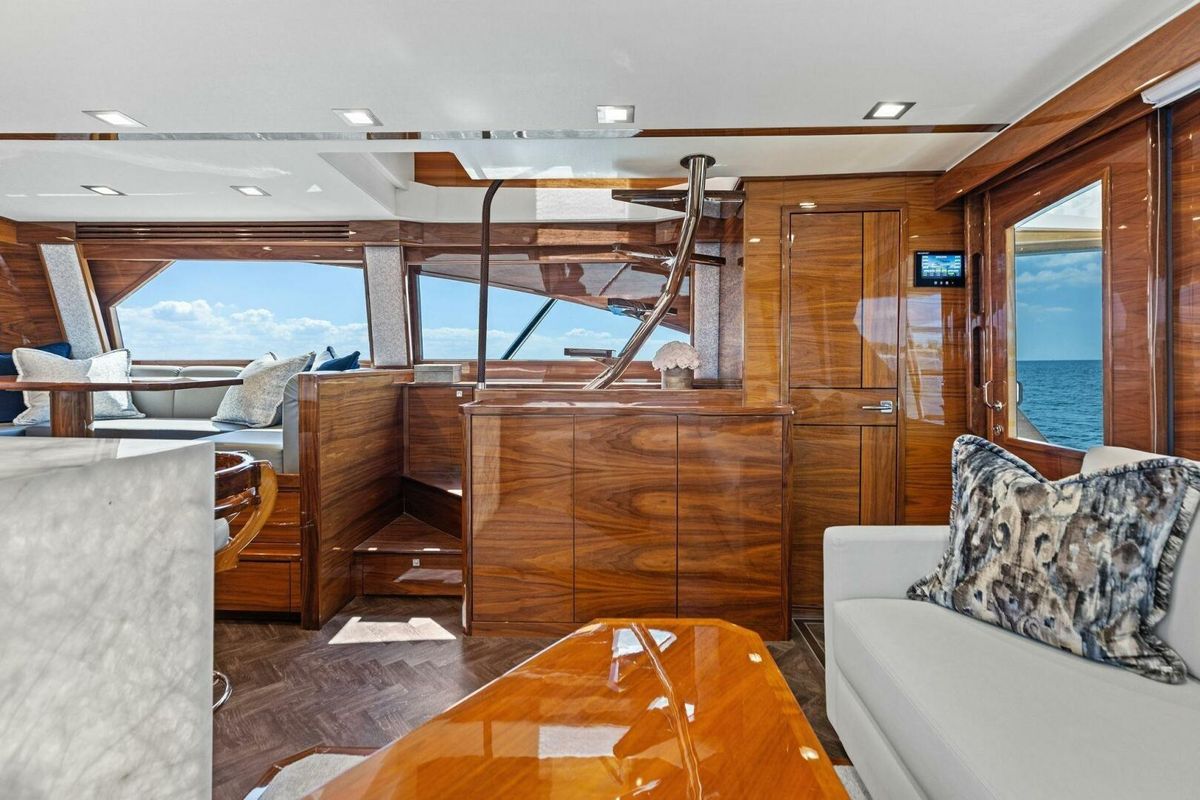 2023 Viking 72 