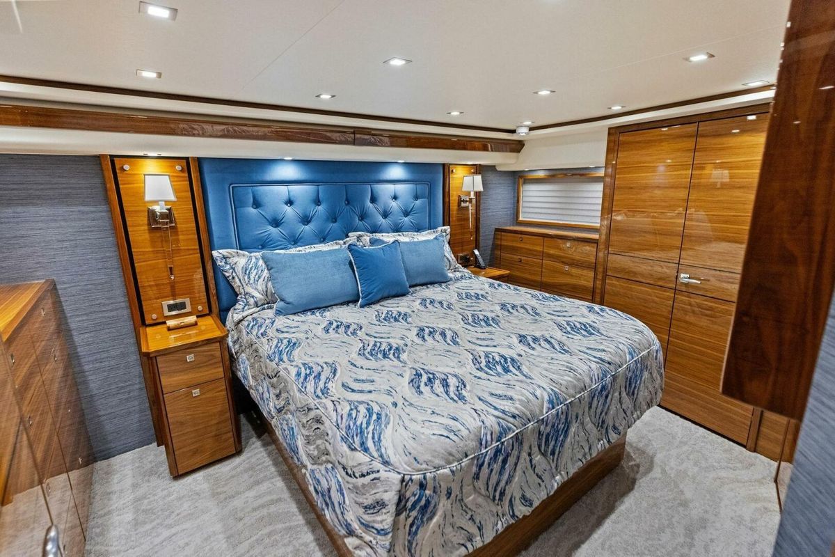 2023 Viking 72 