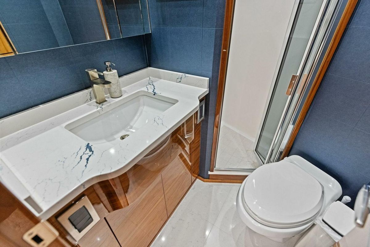 2023 Viking 72 