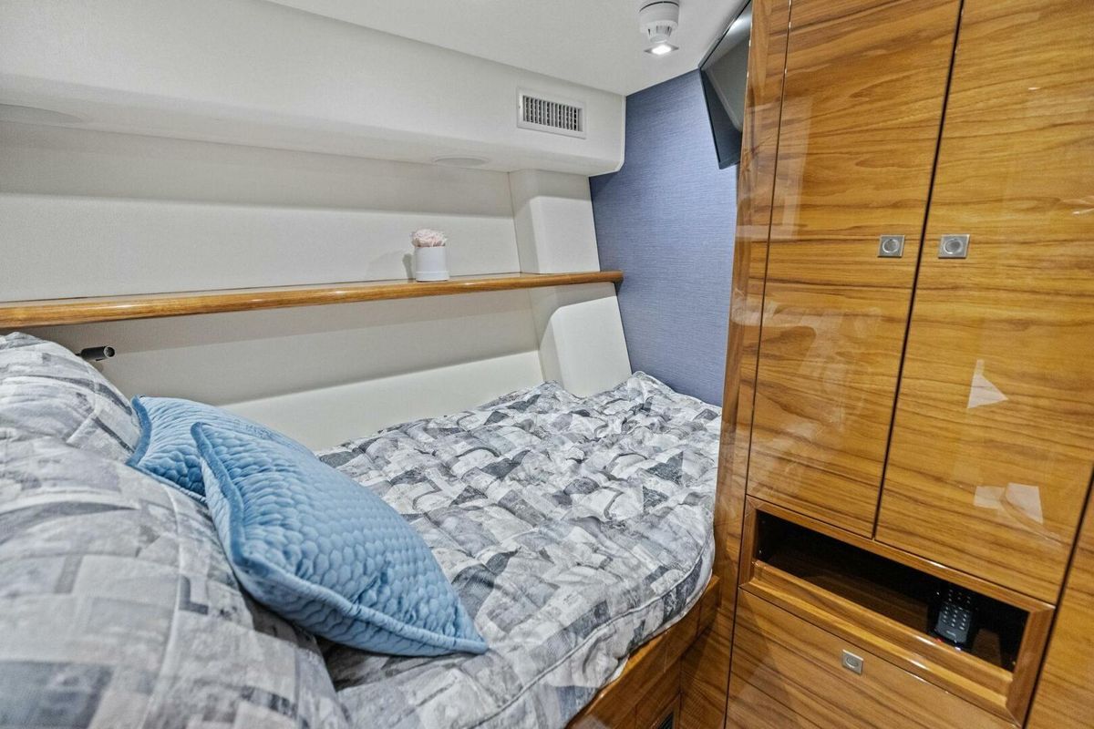 2023 Viking 72 