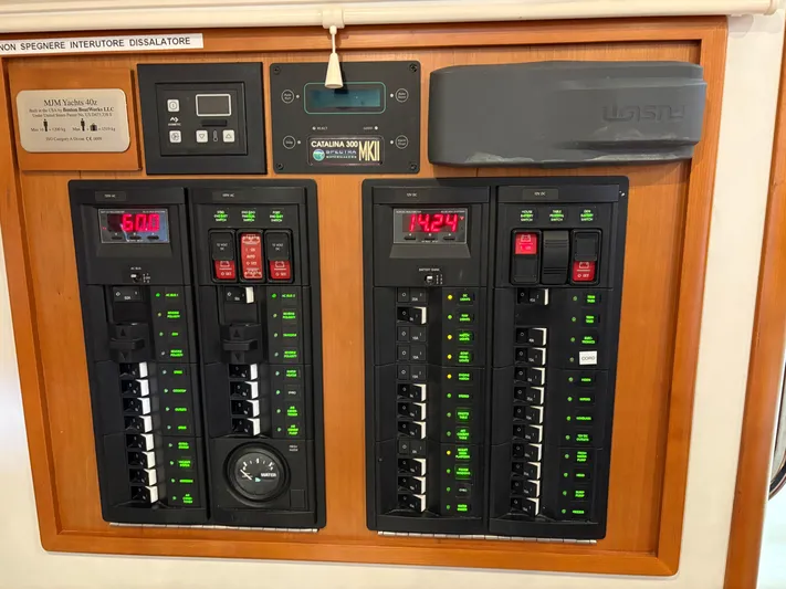 Azucar Caliente Yacht Photos Pics 