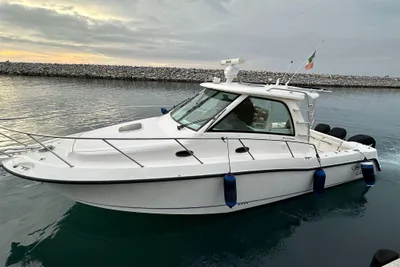 2008 Boston Whaler 345 Conquest
