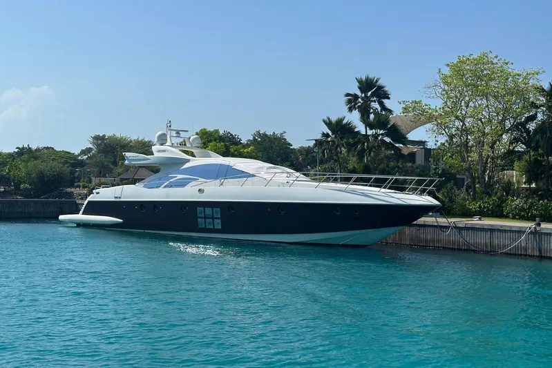 Romeo & Juliet Yacht Photos Pics 2009 Azimut 86S yacht docked in clear blue water, surrounded by lush greenery.