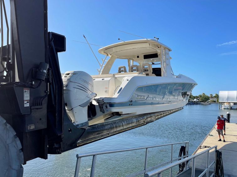 2016-42-boston-whaler-420-outrage