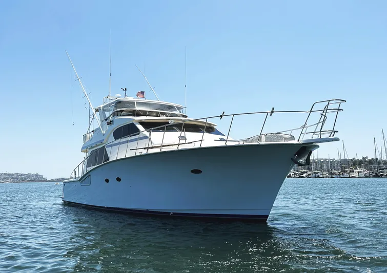 Patrona Yacht Photos Pics Mikelson 61 Sportfisher 2000 yacht on calm water, clear sky background.