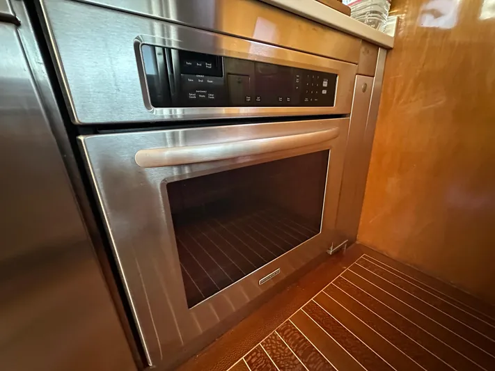 Patrona Yacht Photos Pics Stainless steel oven in a 2000 Mikelson 61 Sportfisher yacht kitchen.