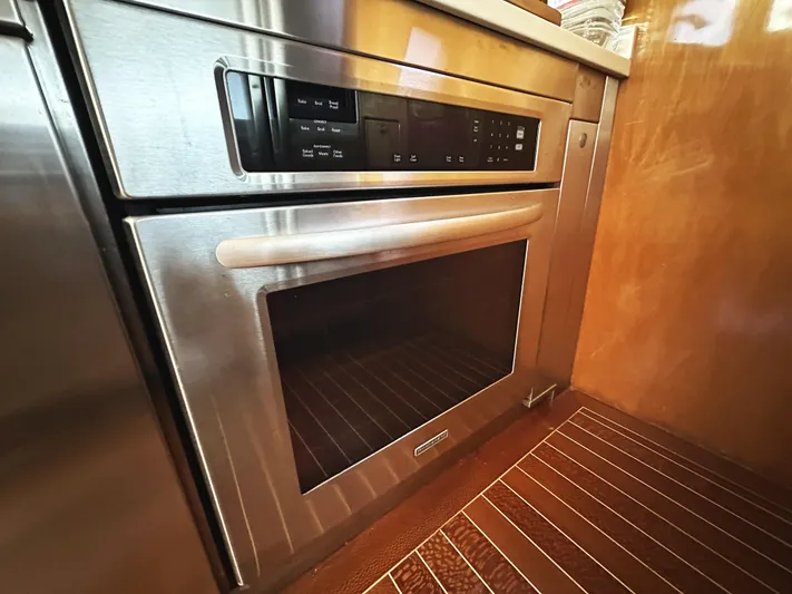 Patrona Yacht Photos Pics Stainless steel oven in a Mikelson 61 Sportfisher yacht kitchen, 2000 model.