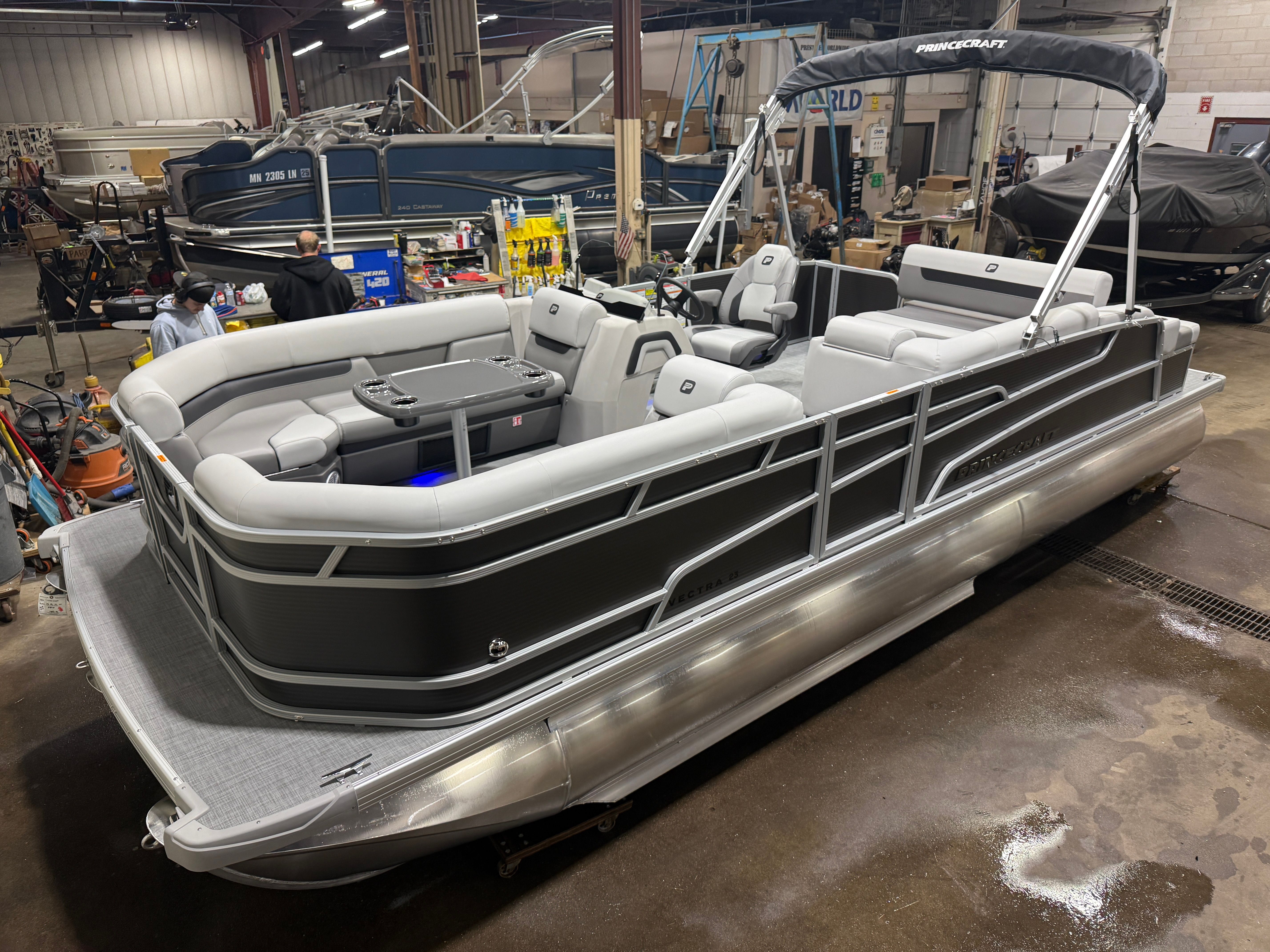 Princecraft Vectra 150HP 23 RL Tritoon