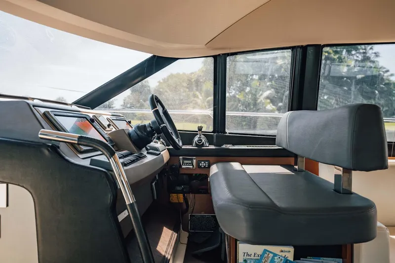 J's Band II Yacht Photos Pics 