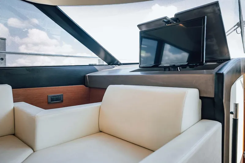 J's Band II Yacht Photos Pics 