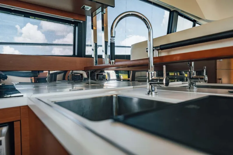 J's Band II Yacht Photos Pics 