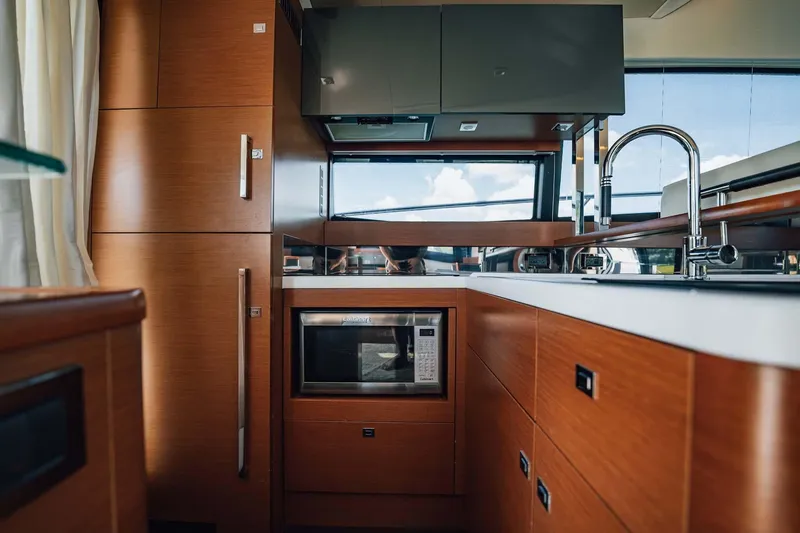 J's Band II Yacht Photos Pics 