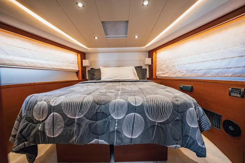 J's Band II Yacht Photos Pics 