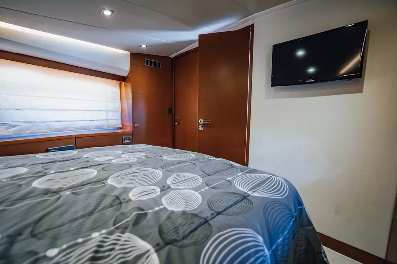 J's Band II Yacht Photos Pics 