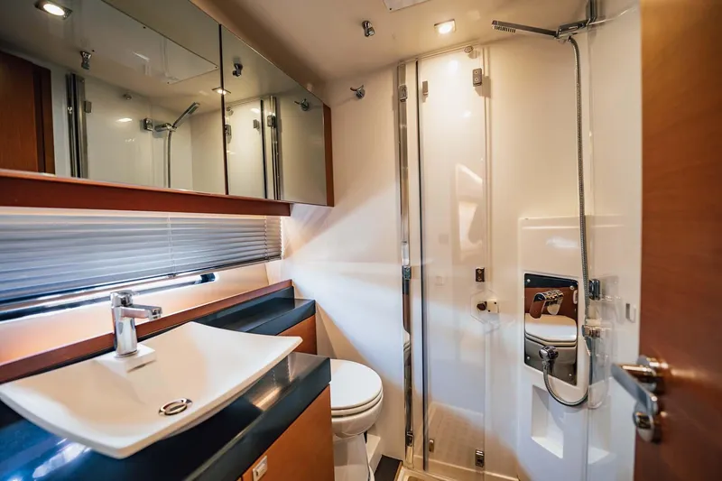 J's Band II Yacht Photos Pics 