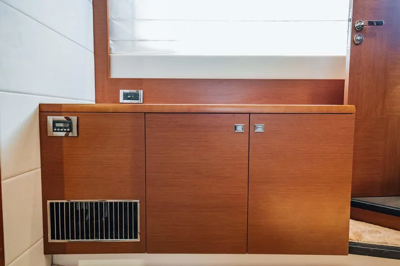 J's Band II Yacht Photos Pics 