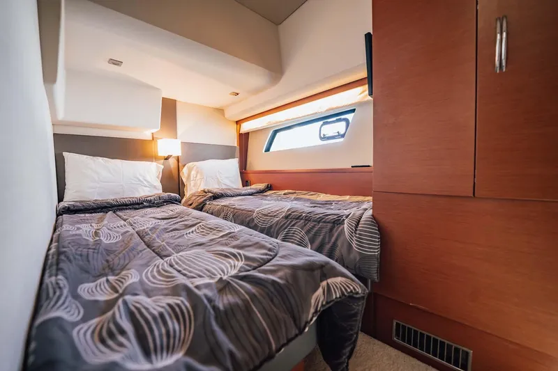 J's Band II Yacht Photos Pics 