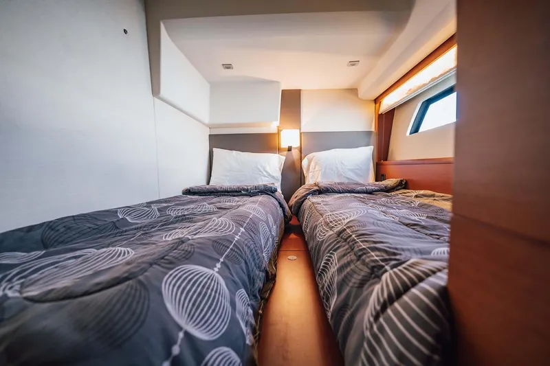 J's Band II Yacht Photos Pics 