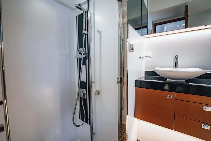 J's Band II Yacht Photos Pics 