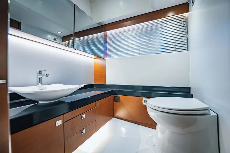 J's Band II Yacht Photos Pics 