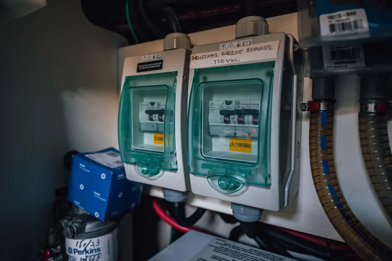 J's Band II Yacht Photos Pics 