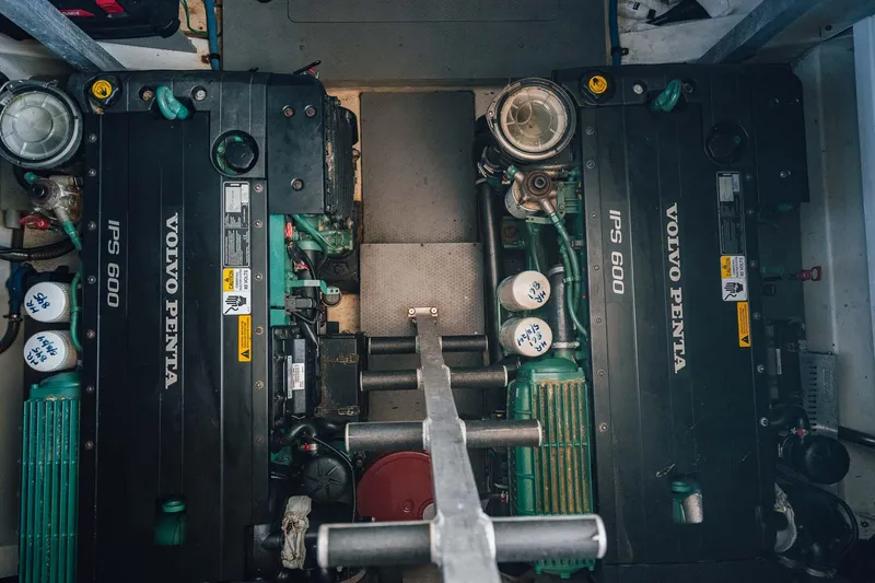 J's Band II Yacht Photos Pics 